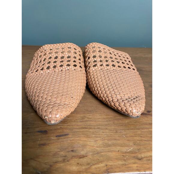 Birdies The Dove Slide Mule. Light tan Color. Size 8. Great condition. - Picture 5 of 6